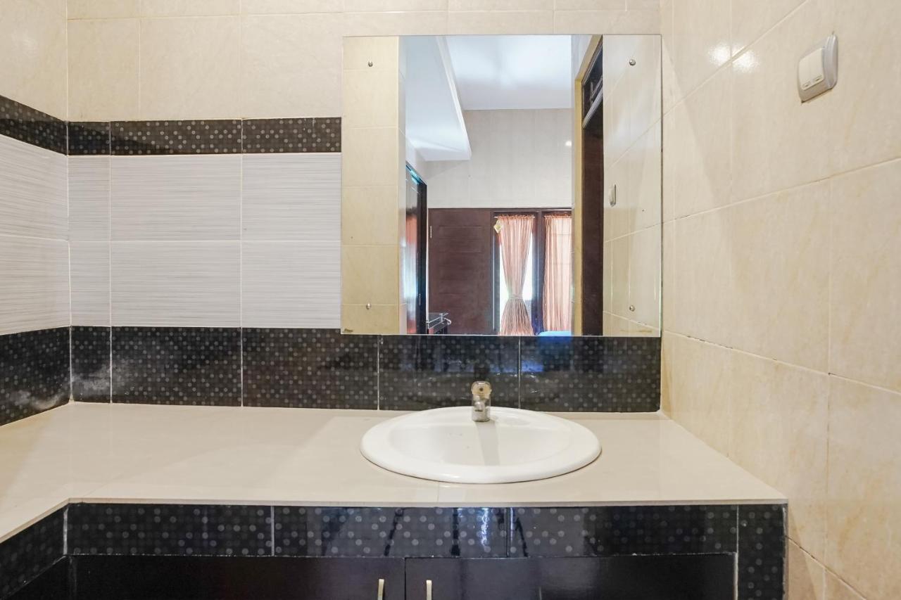 Denays Guesthouse Jimbaran Esterno foto